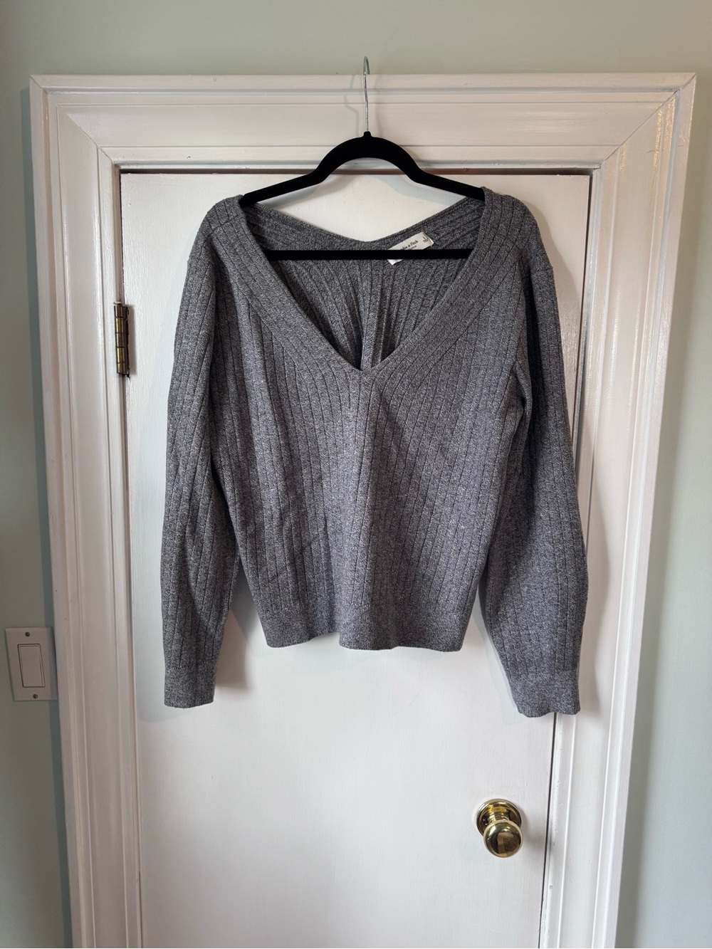 Abercrombie Gray V-Neck Ribbed Sweater